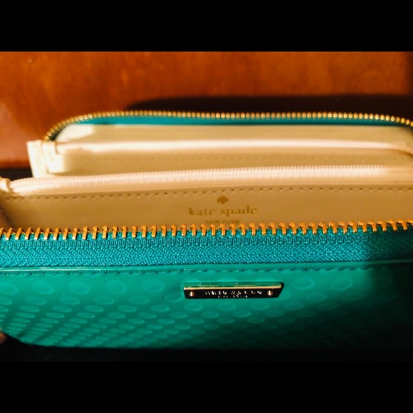 🌺(SOLD) Beautiful Kate Spade Wallet🌺 - Picture 3 of 5